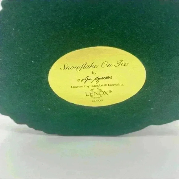 Lenox Collections Porcelain Bunny Figurine “SNOWFLAKE ON ICE” By Lynn Bywaters - Picture 7 of 7